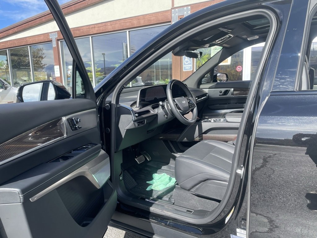 Used 2026 Cadillac Vistiq Sport w/ LPO, Floor Liner Package image 11