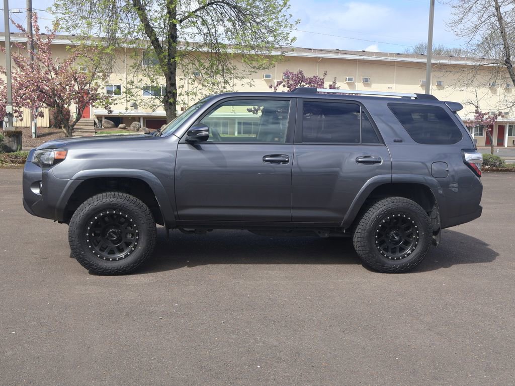Used 2019 Toyota 4Runner SR5 Premium image 3
