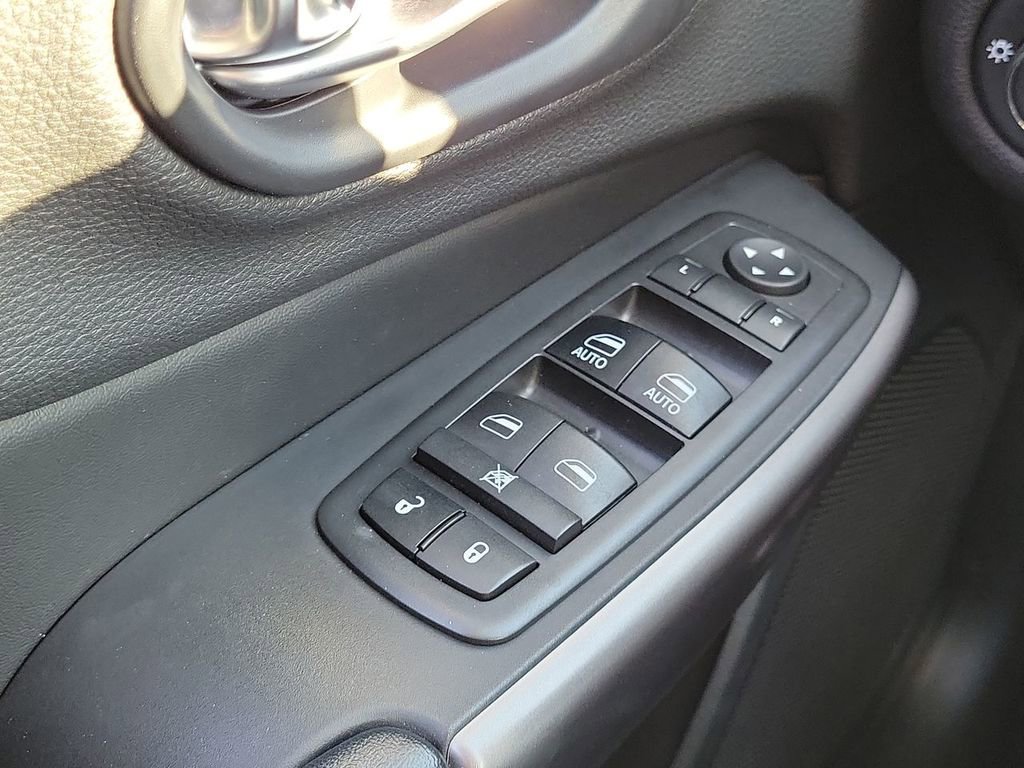 Used 2019 Jeep Cherokee Limited image 26