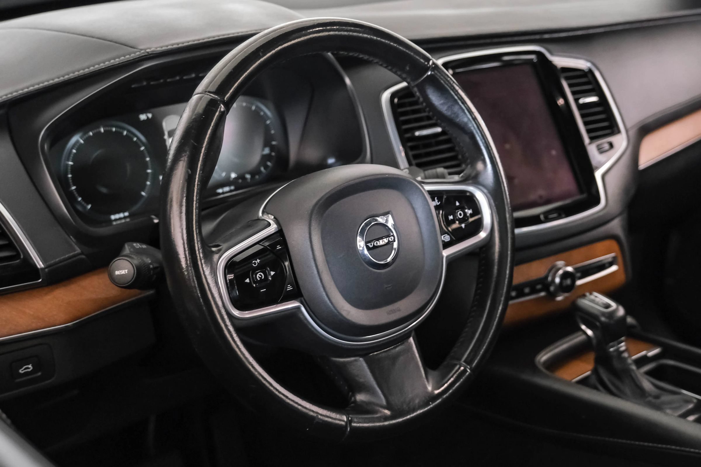 Used 2017 Volvo XC90 T6 Inscription w/ Vision Package AWD/4WD image 14