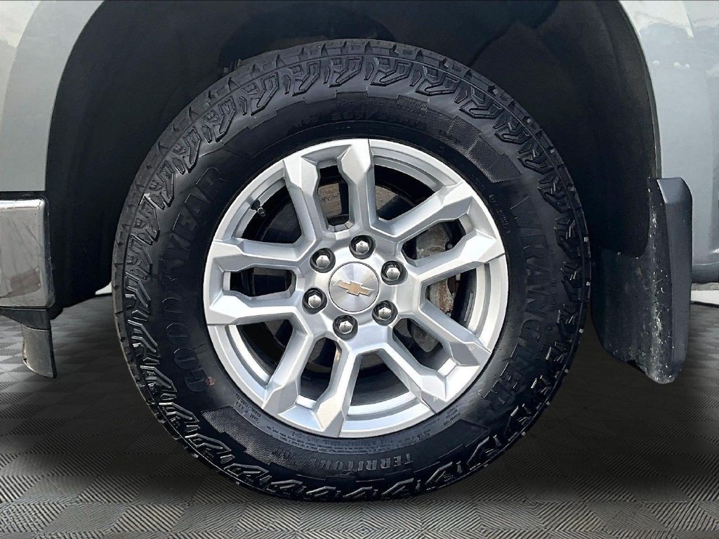 Used 2023 Chevrolet Silverado 1500 LT AWD/4WD image 7