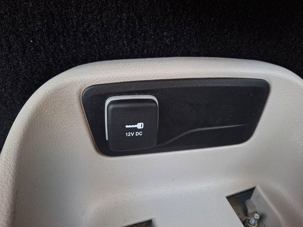 Used 2023 Chrysler Voyager LX image 27