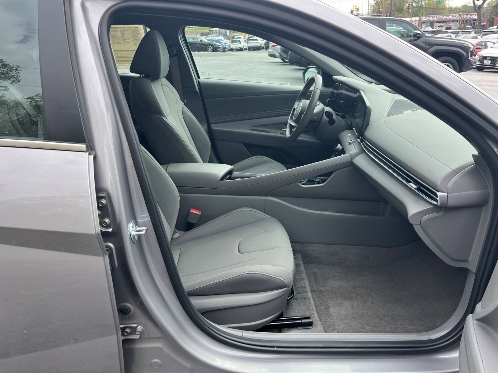 Used 2025 Hyundai Elantra SEL image 23