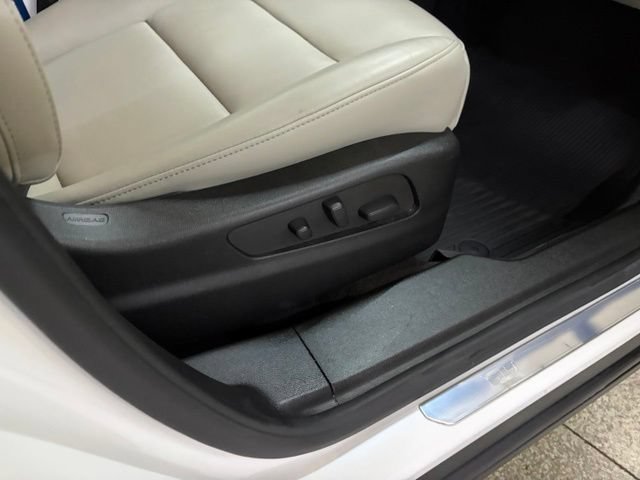 Used 2023 Cadillac XT4 Premium Luxury w/ Technology Package AWD/4WD image 33