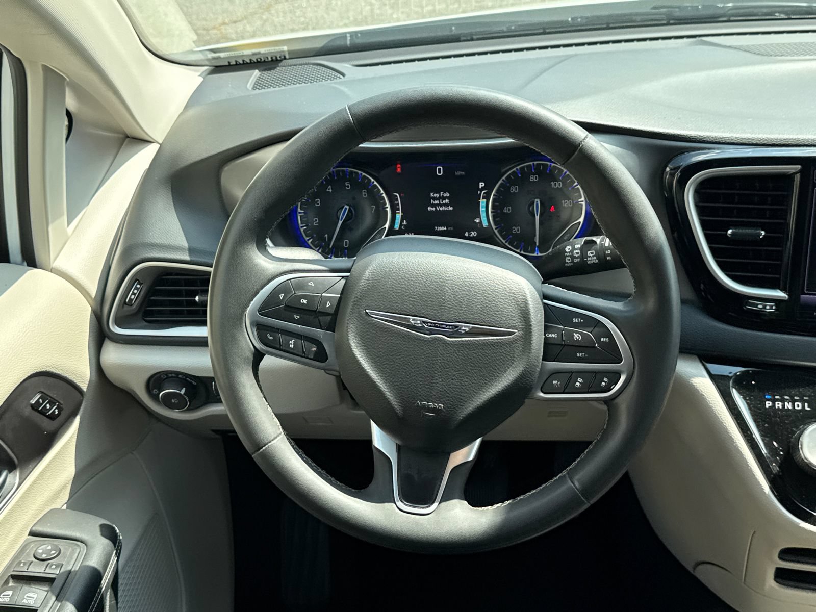 Used 2023 Chrysler Pacifica Touring-L FWD image 21