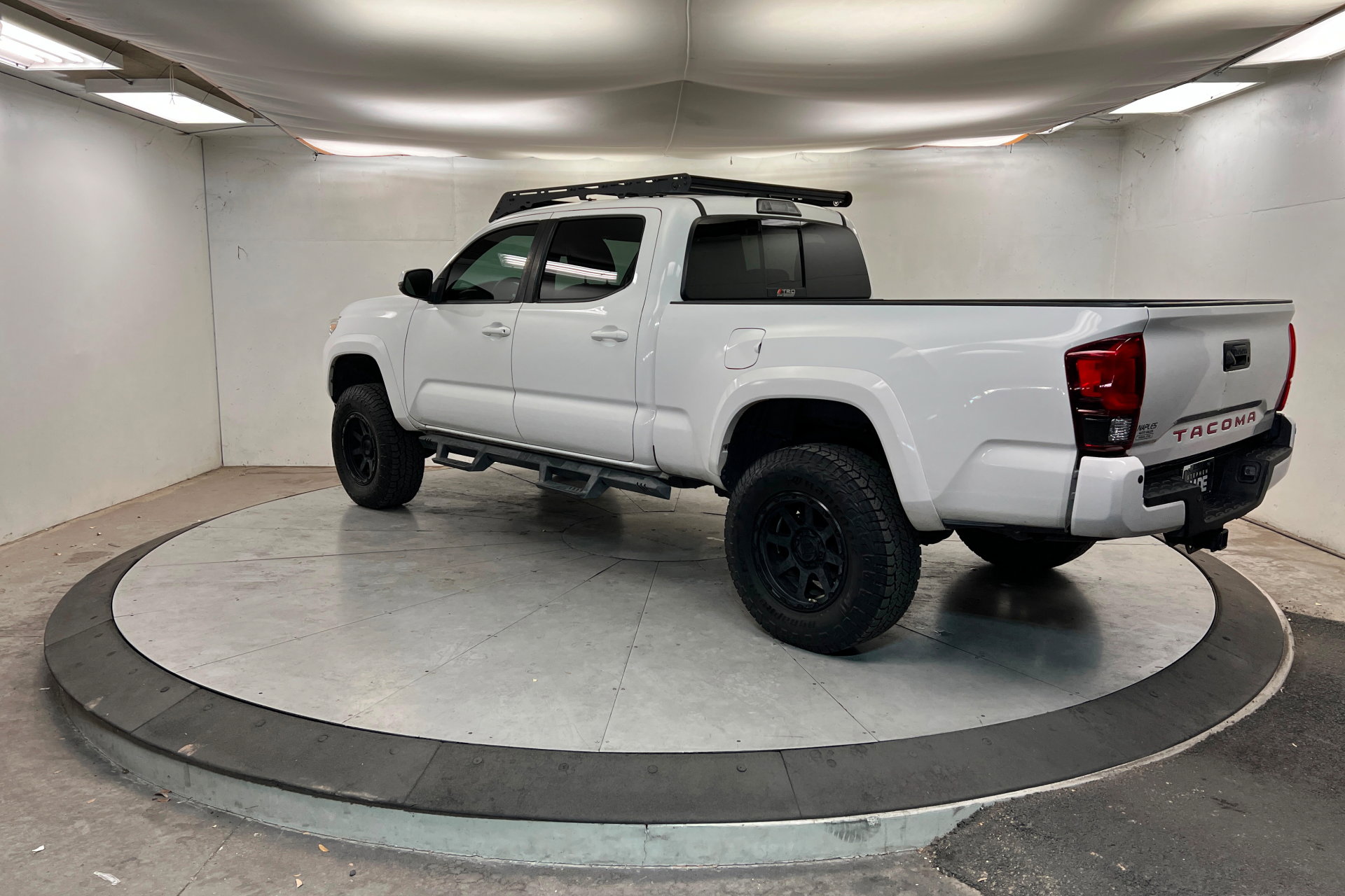 Used 2019 Toyota Tacoma TRD Sport w/ TRD Premium Sport Package image 3