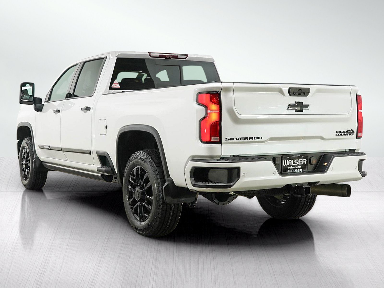 Used 2025 Chevrolet Silverado 2500 High Country w/ High Country Premium Package AWD/4WD image 4