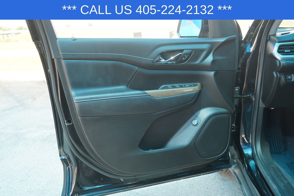 Used 2023 GMC Acadia SLE w/ Driver Convenience Package FWD image 17