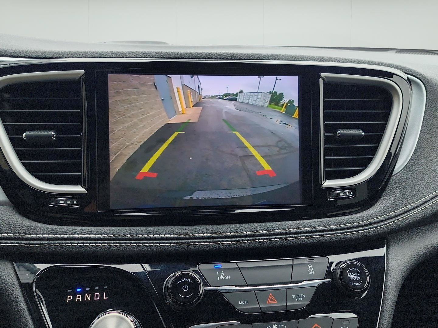 Used 2022 Chrysler Pacifica Touring-L w/ S Appearance Package FWD image 14
