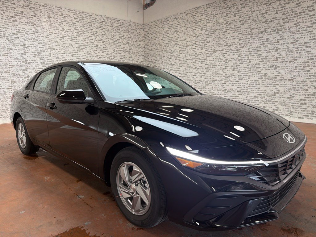 New 2026 Hyundai Elantra SE