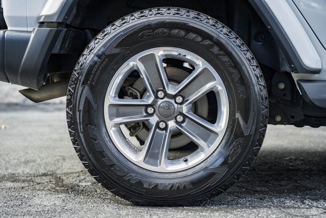 Used 2022 Jeep Wrangler Unlimited Sahara w/ Dual Top Group image 18