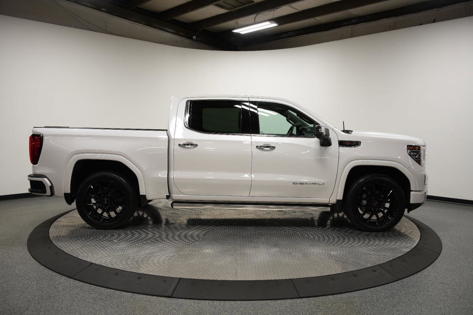 Used 2024 GMC Sierra 1500 Denali w/ Denali Reserve Package image 12