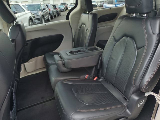 Used 2020 Chrysler Pacifica Touring-L w/ Tire & Wheel Group FWD image 24