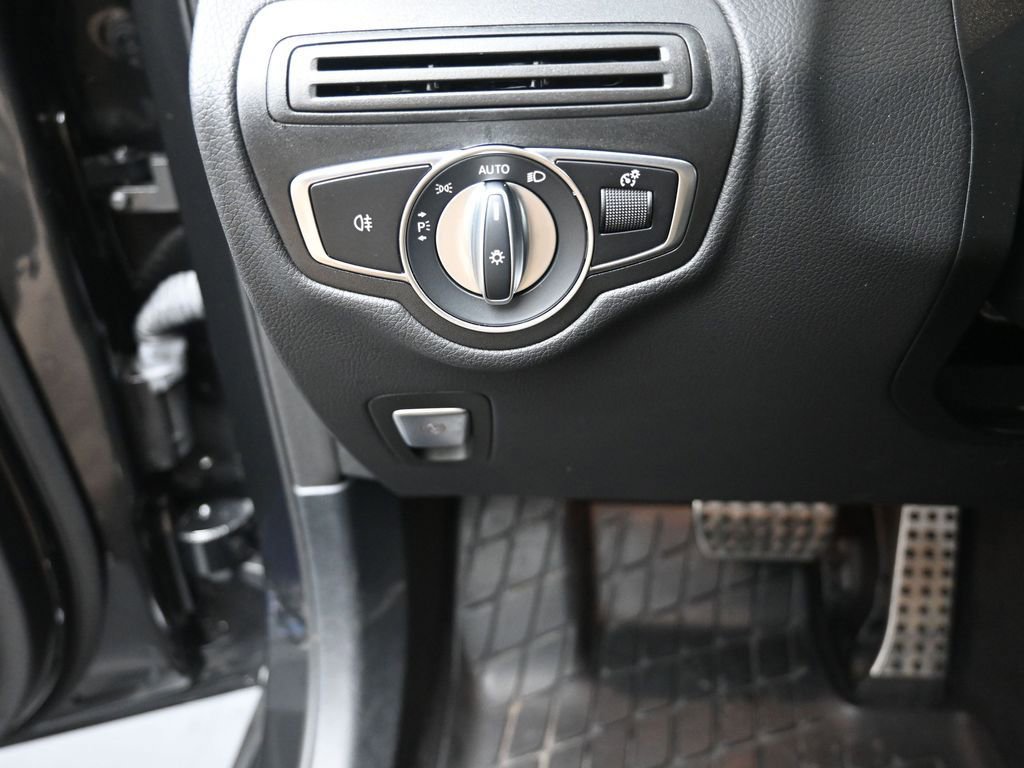 Used 2023 Mercedes-Benz GLC 300 4MATIC Coupe image 16