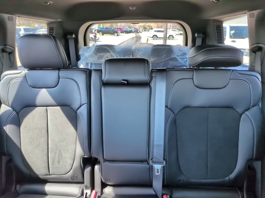 New 2026 Jeep Grand Cherokee L 4WD image 33