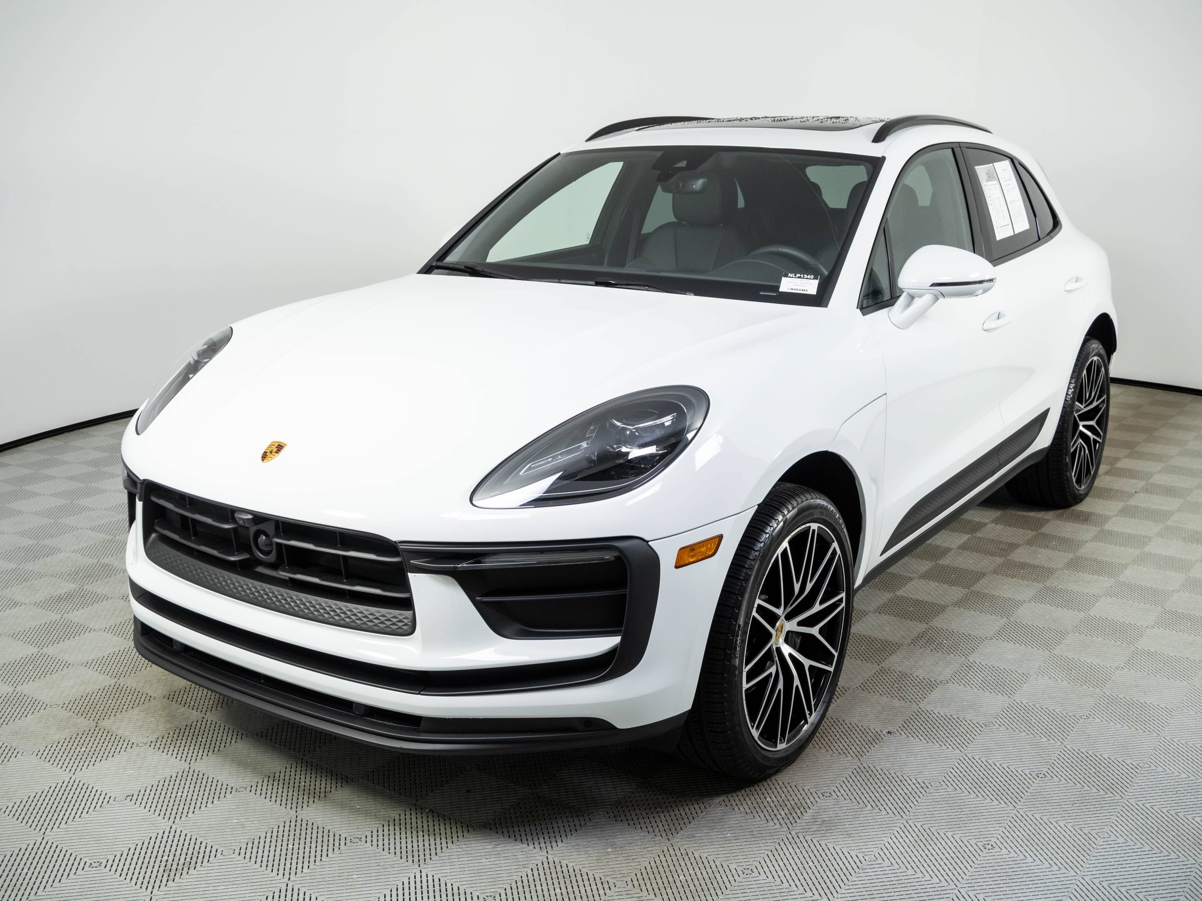 Certified 2026 Porsche Macan AWD/4WD image 1