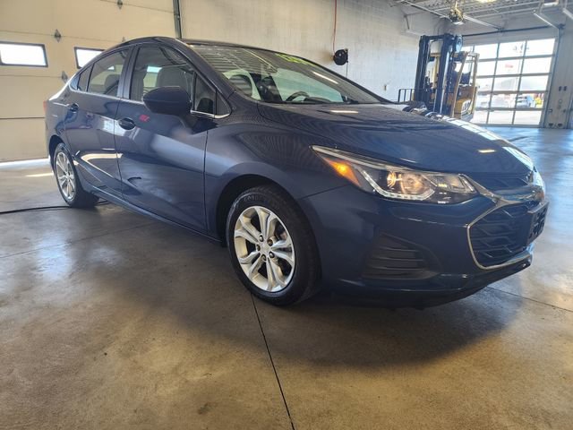 Certified 2019 Chevrolet Cruze LT w/ Sun And Sound Package image 6