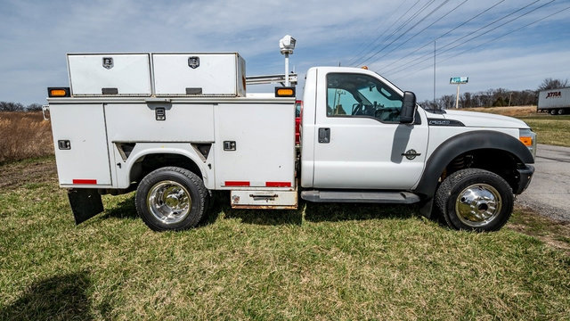 Used 2011 Ford F550 4x4 Regular Cab Super Duty w/ Payload Upgrade Pkg image 3
