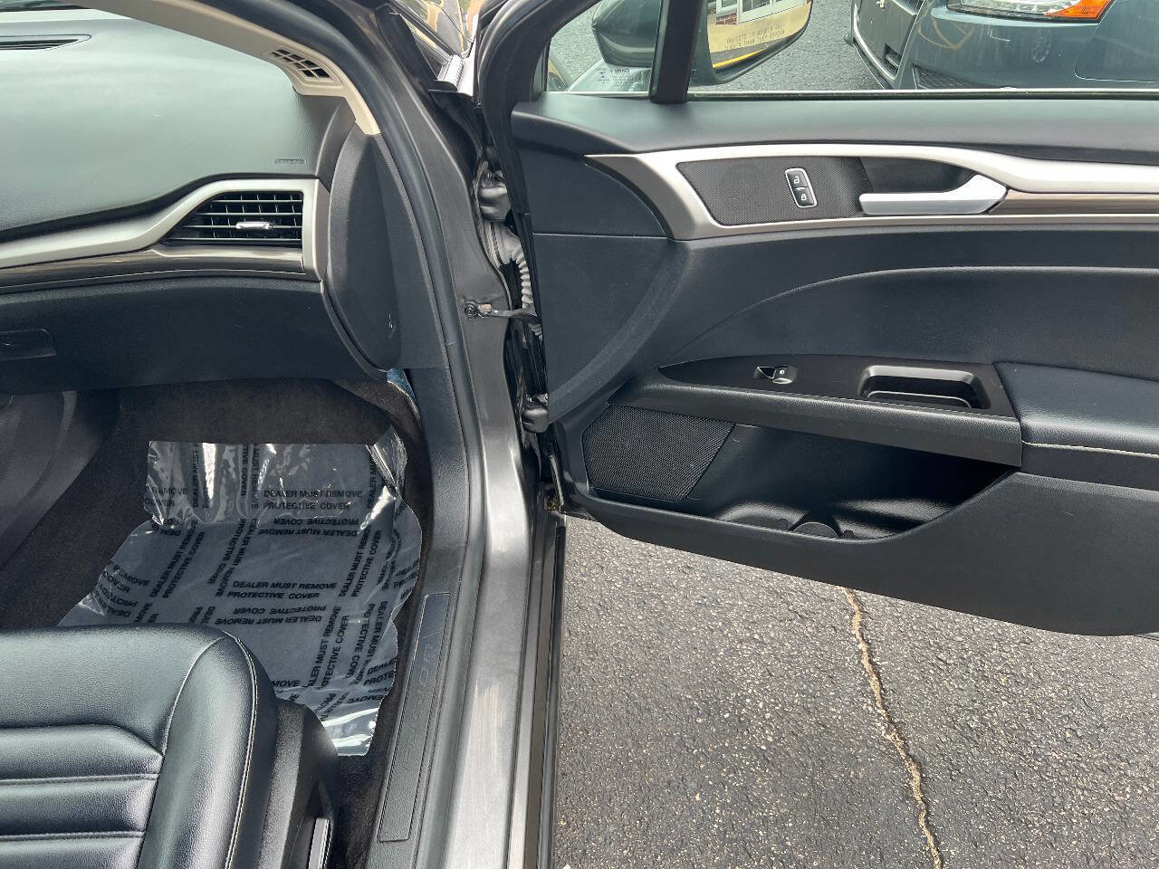 Used 2019 Ford Fusion SEL FWD image 28