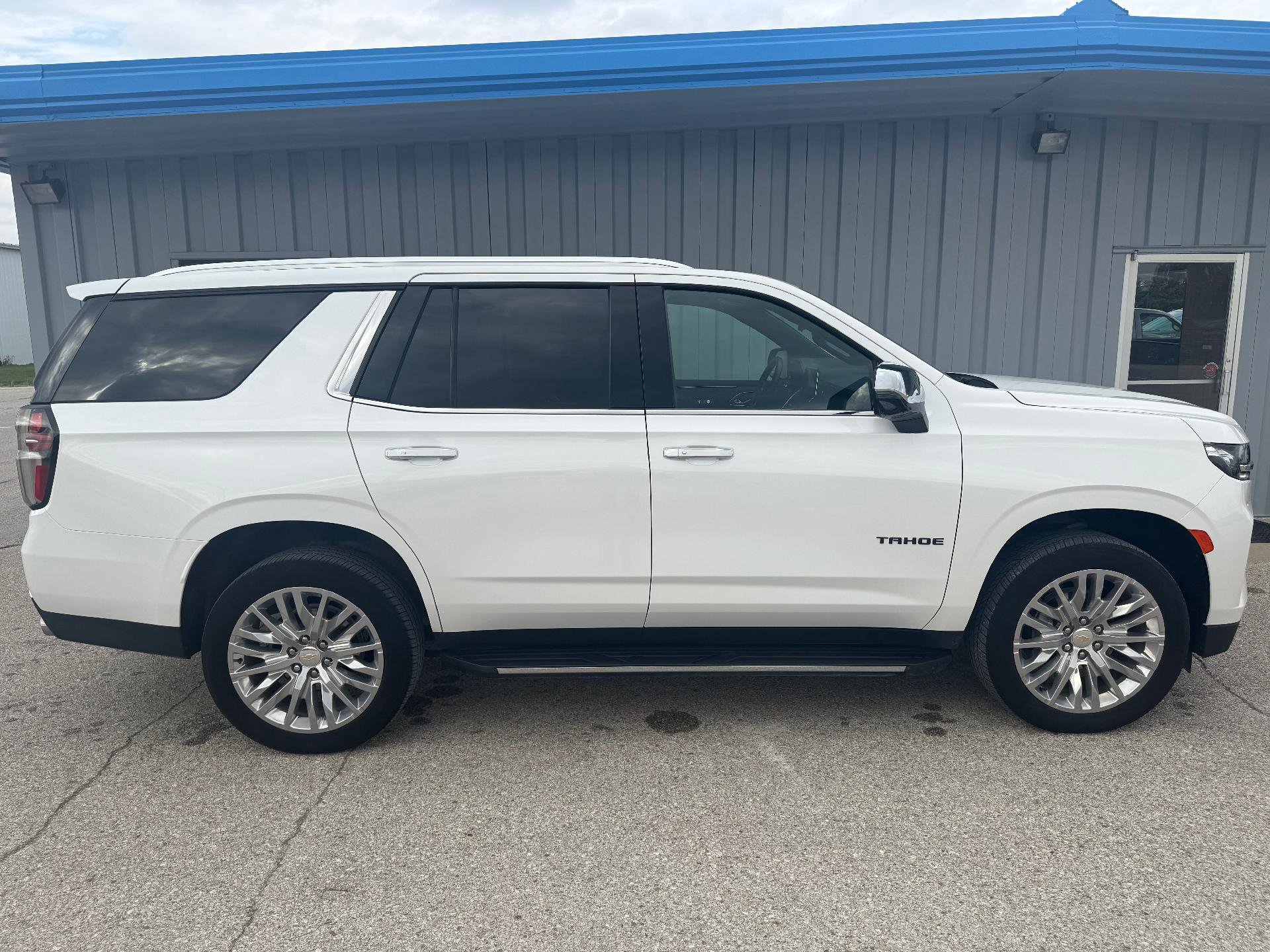 Used 2024 Chevrolet Tahoe Premier w/ Premium Package image 7