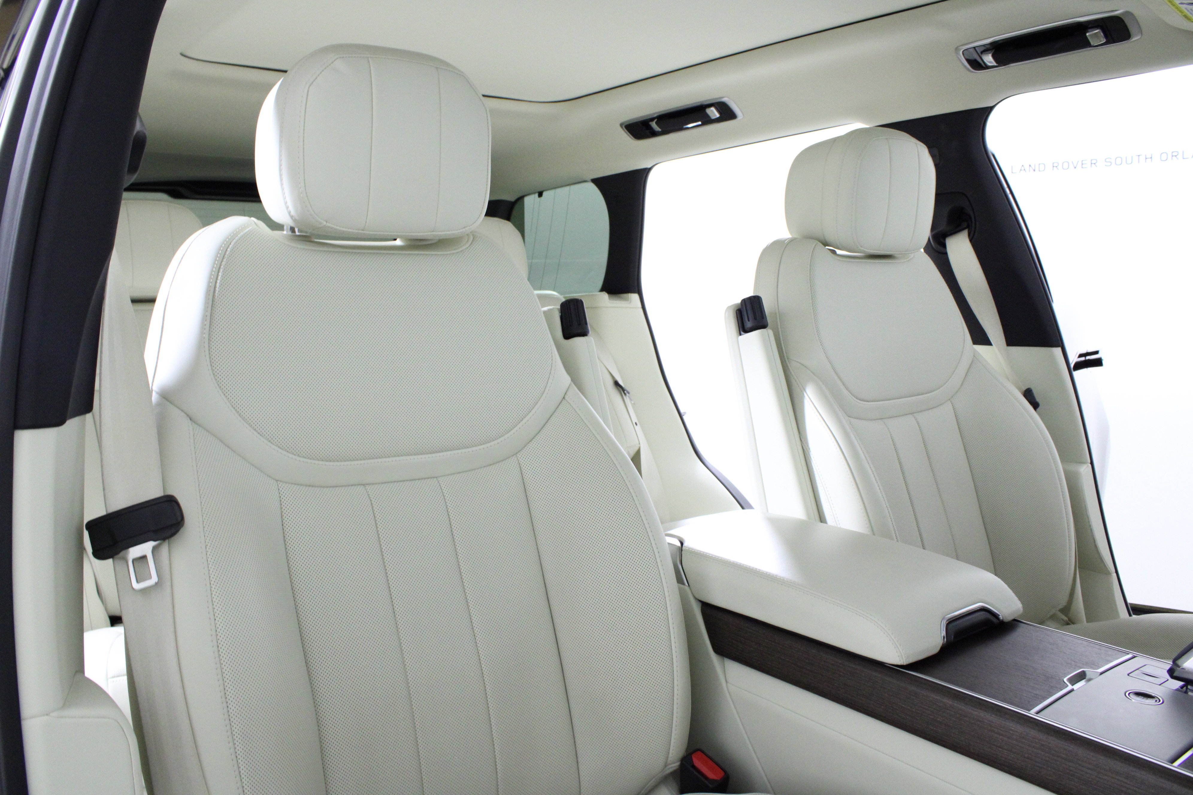 Used 2024 Land Rover Range Rover SE image 17