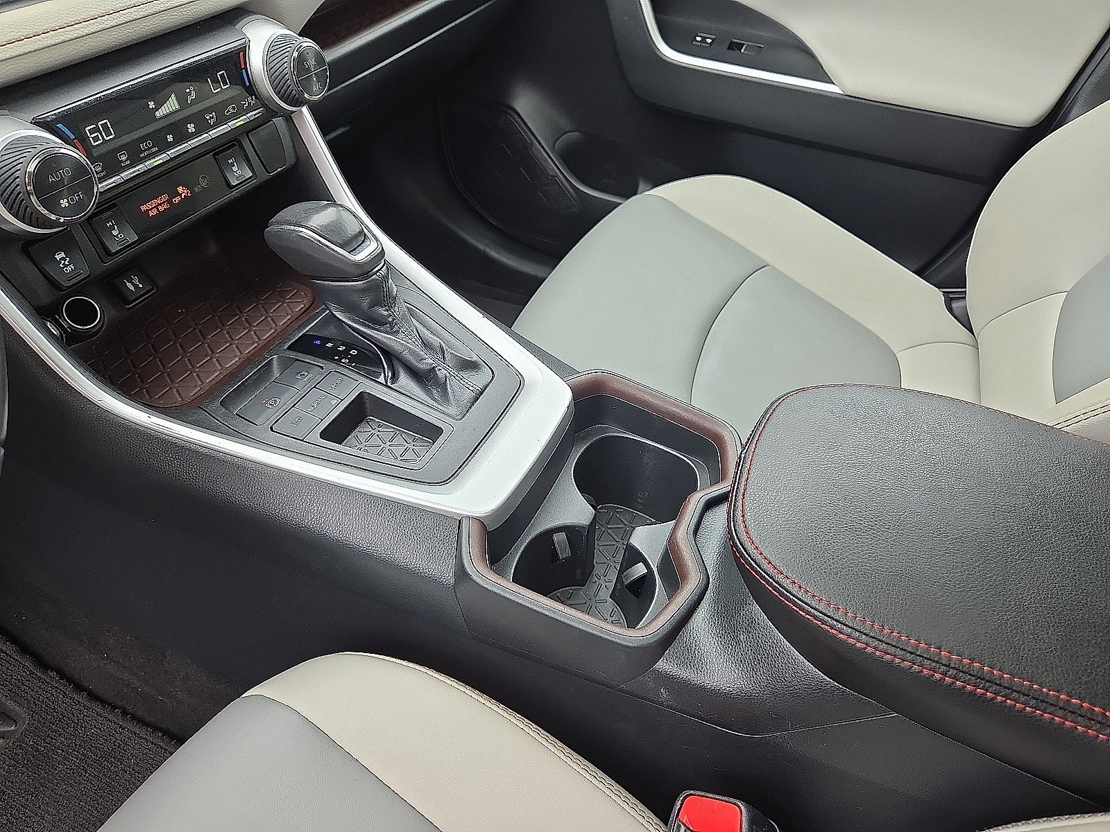 Used 2019 Toyota RAV4 Limited FWD image 10