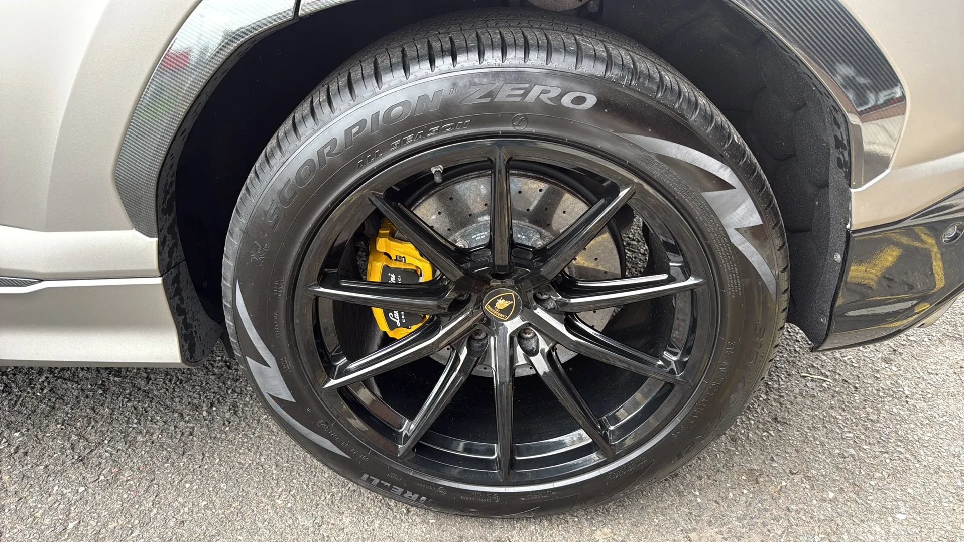 Used 2019 Lamborghini Urus AWD/4WD image 10