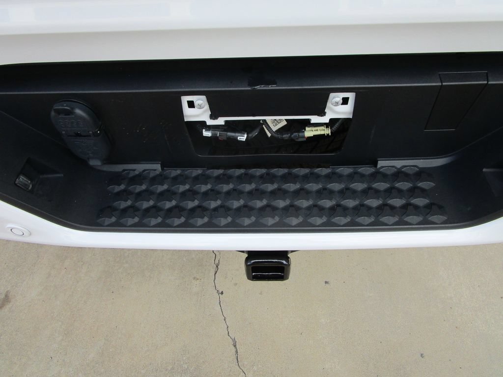 Used 2024 GMC Canyon Denali AWD/4WD image 15