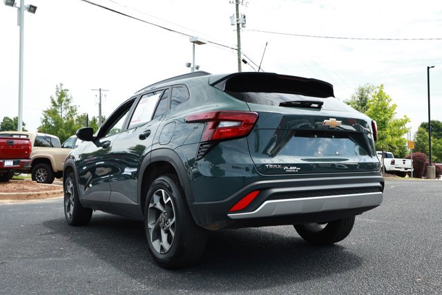 Used 2025 Chevrolet Trax LT FWD image 8