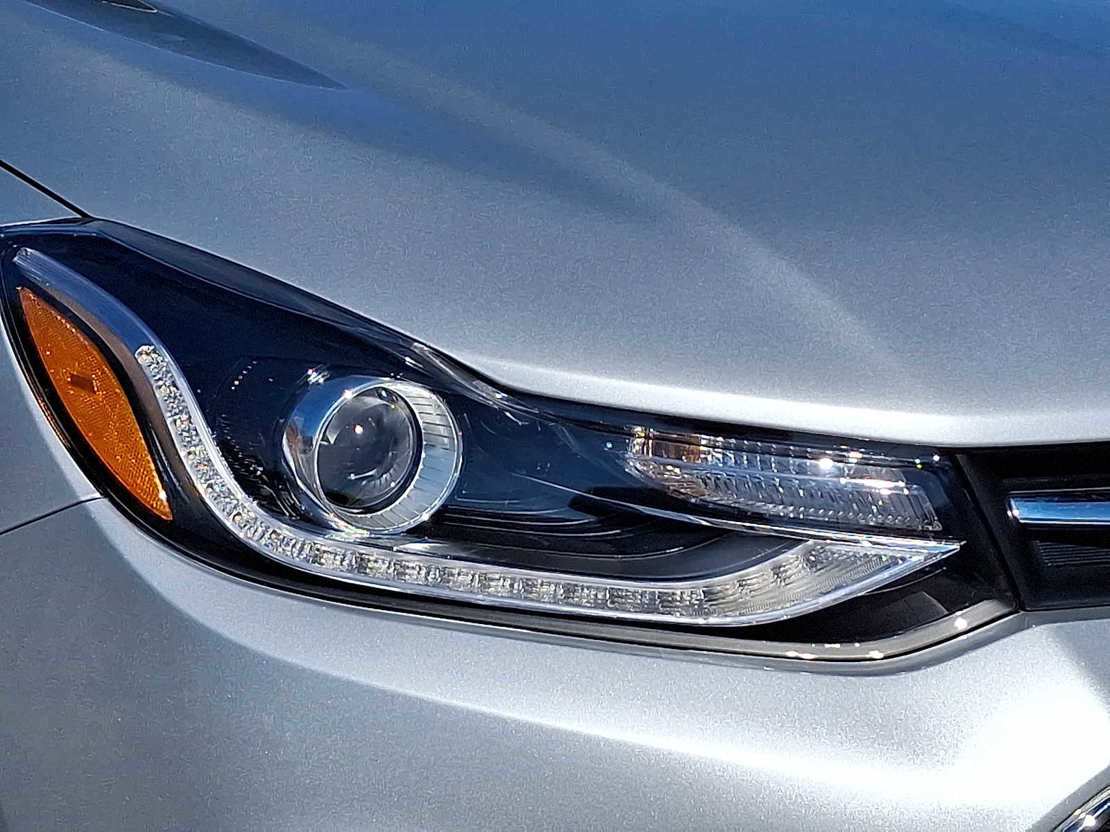 Used 2022 Chevrolet Trax LT w/ LT Convenience Package image 9