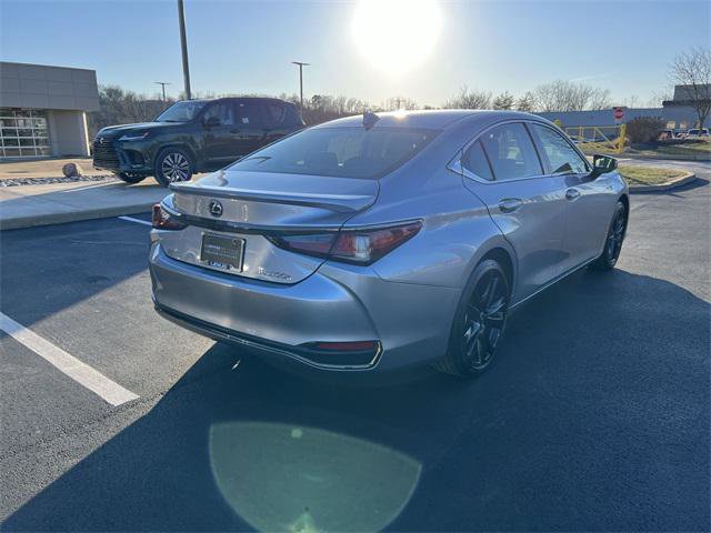 Certified 2025 Lexus ES 300h 300h image 3