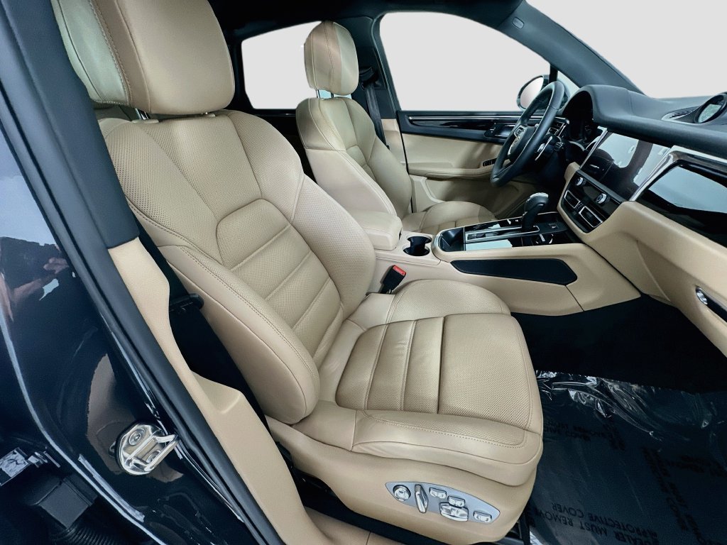 Certified 2026 Porsche Macan AWD/4WD image 30
