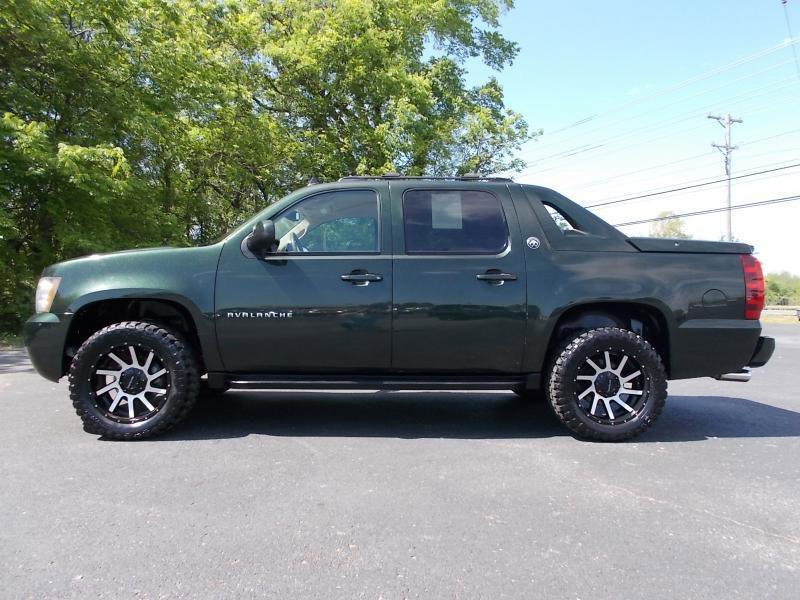 Used 2013 Chevrolet Avalanche LS image 2