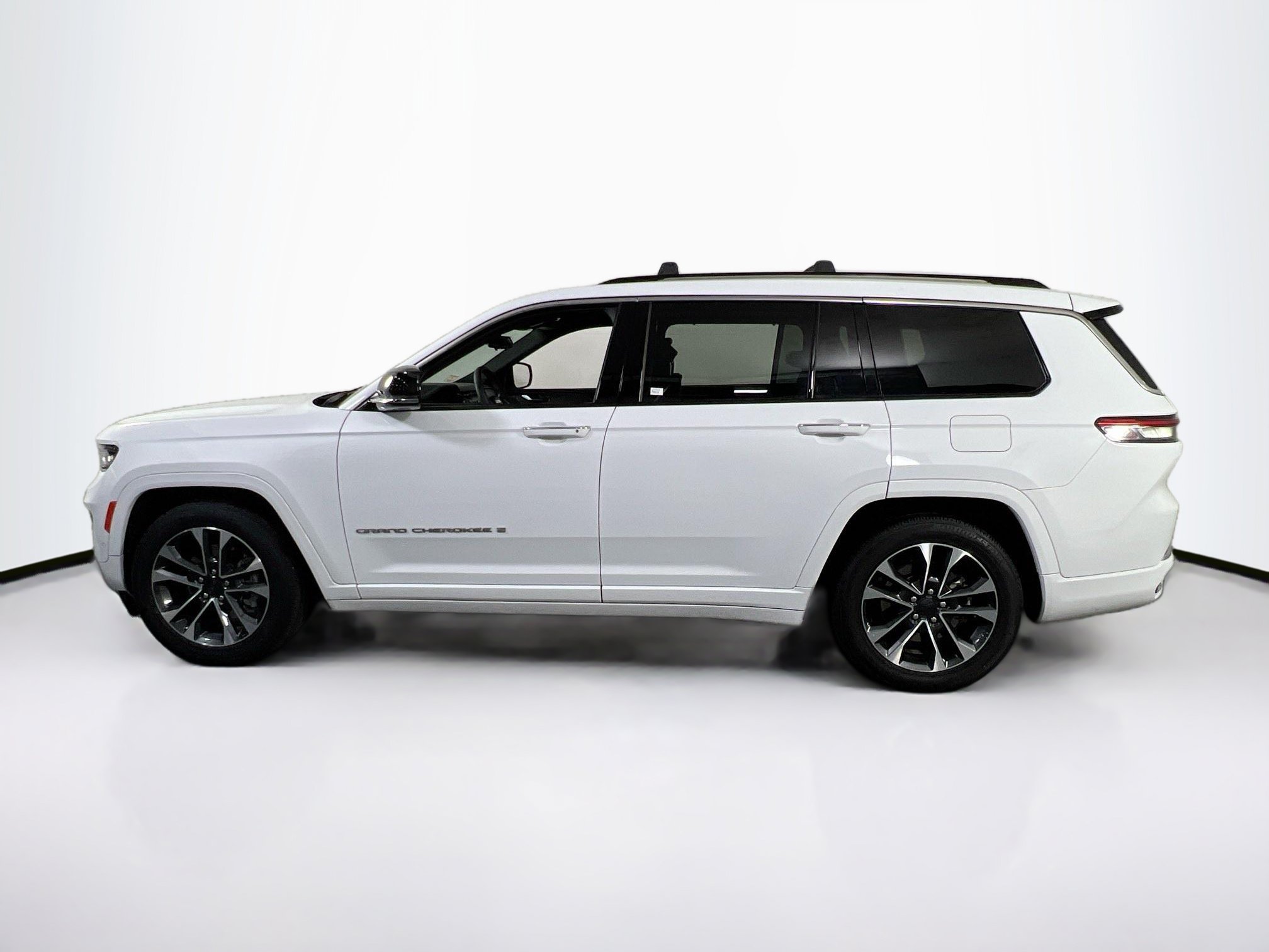 Used 2023 Jeep Grand Cherokee L Overland w/ Luxury Tech Group IV AWD/4WD image 8