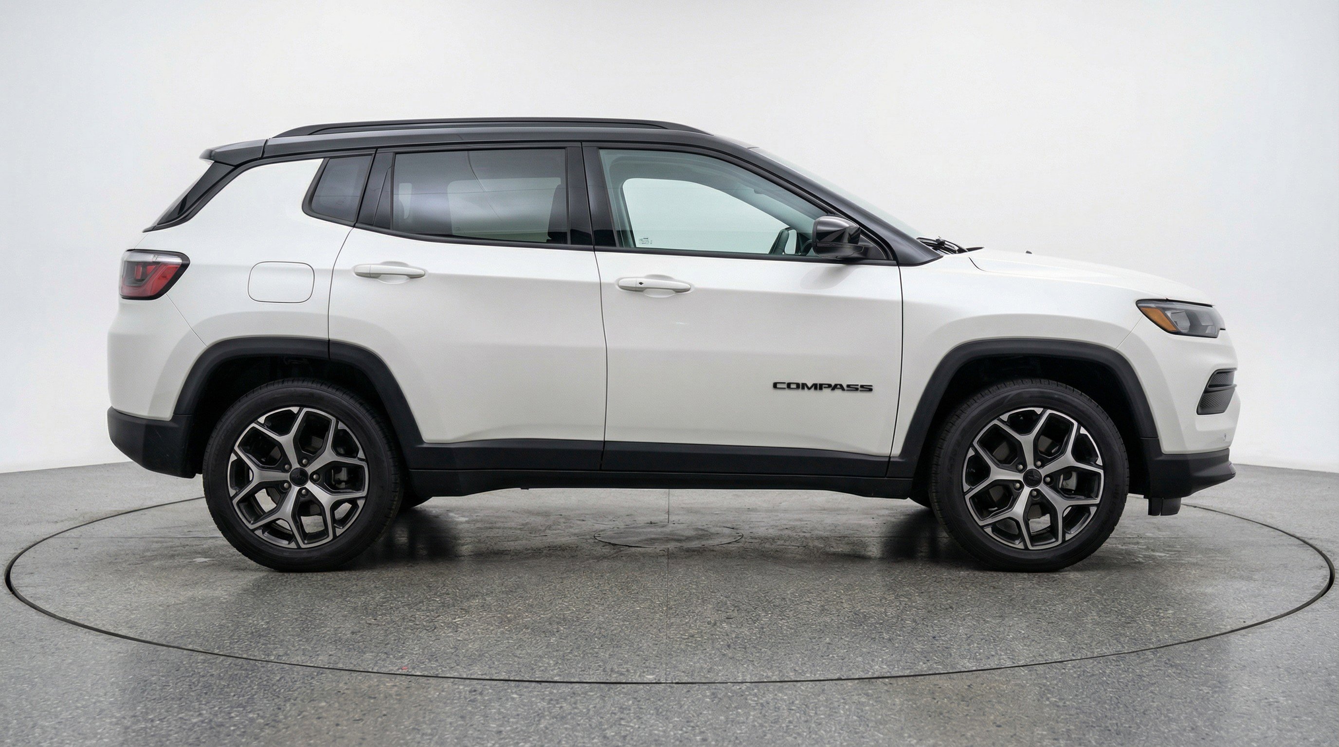 Used 2025 Jeep Compass Limited AWD/4WD image 11