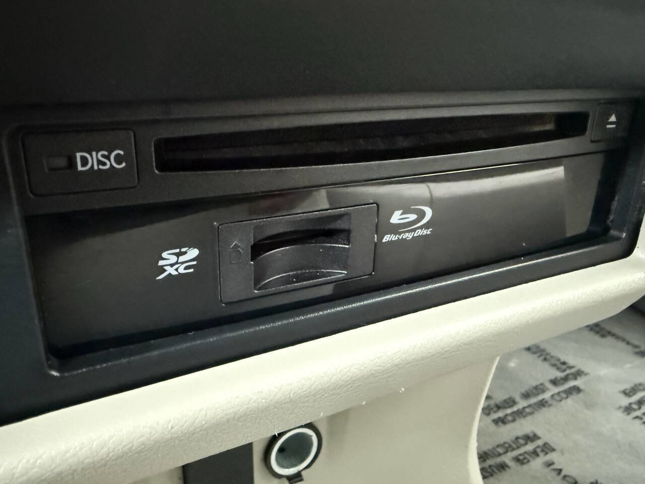 Used 2016 Toyota Sienna XLE Premium FWD image 26