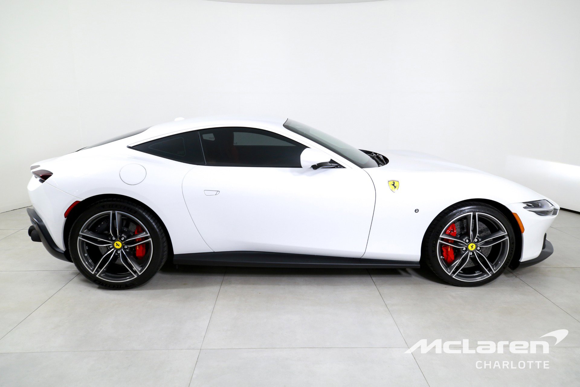Used 2022 Ferrari Roma image 9