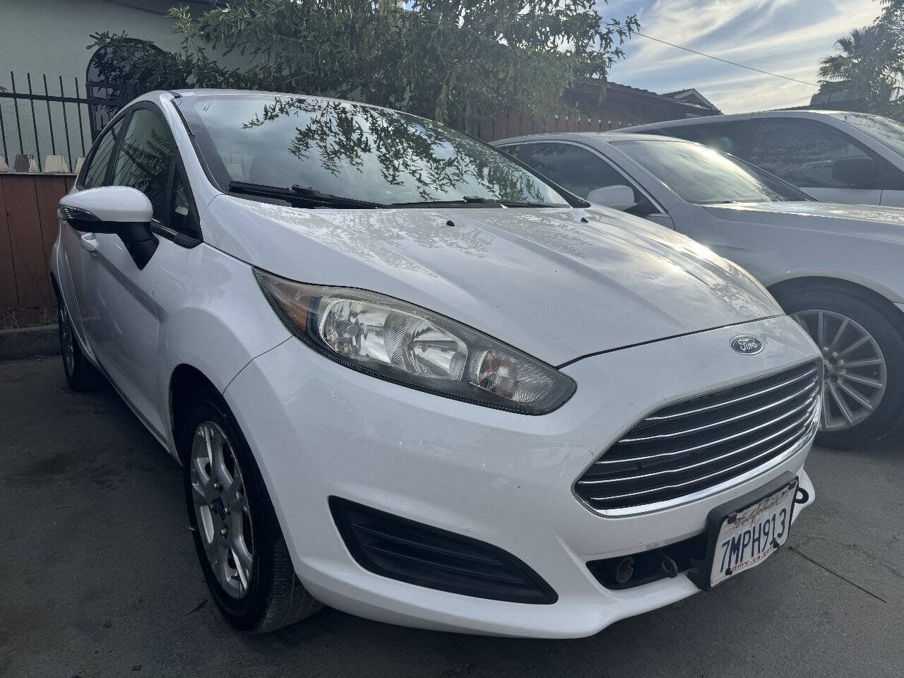 Used 2015 Ford Fiesta SE FWD image 3