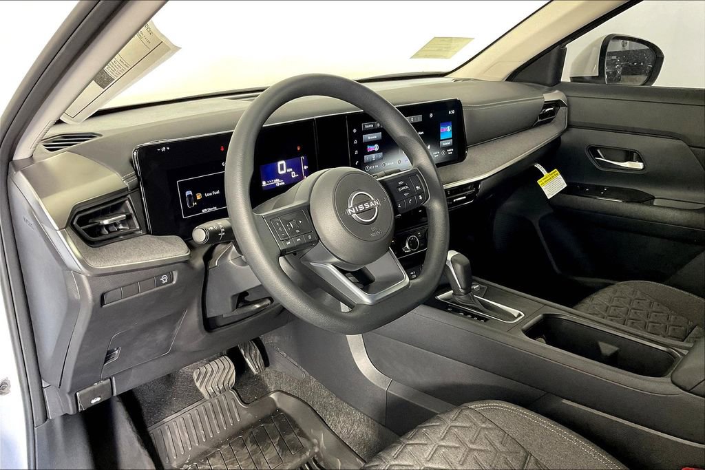 Used 2025 Nissan Kicks SV image 9