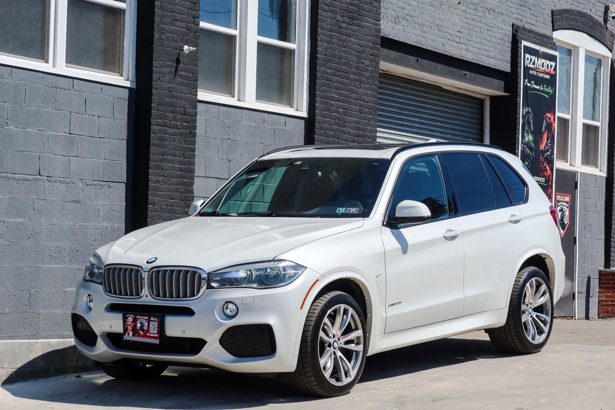 Used 2016 BMW X5 xDrive50i w/ M Sport AWD/4WD image 3