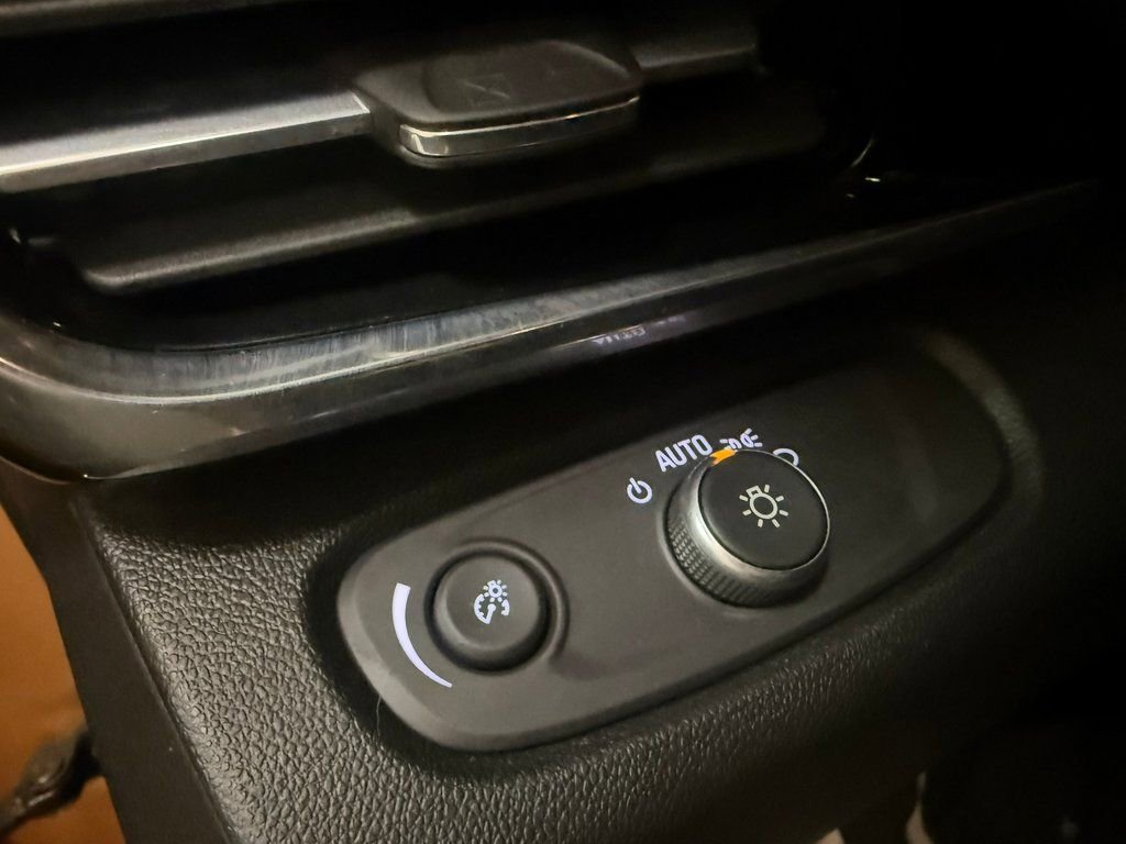 Used 2024 Buick Envista Sport Touring w/ Convenience II Package image 38