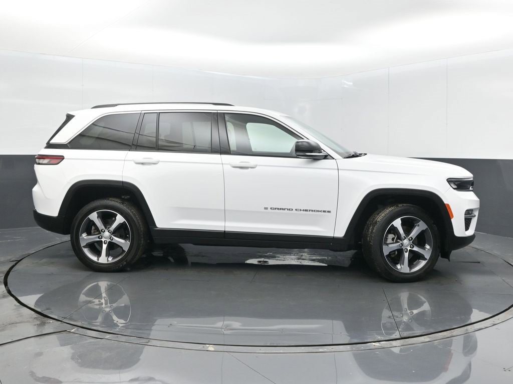 Used 2023 Jeep Grand Cherokee Limited image 8