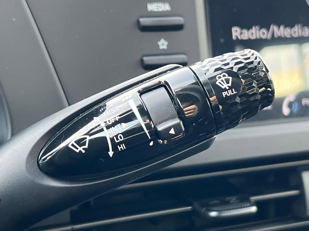 Certified 2025 Hyundai Elantra Sport image 24