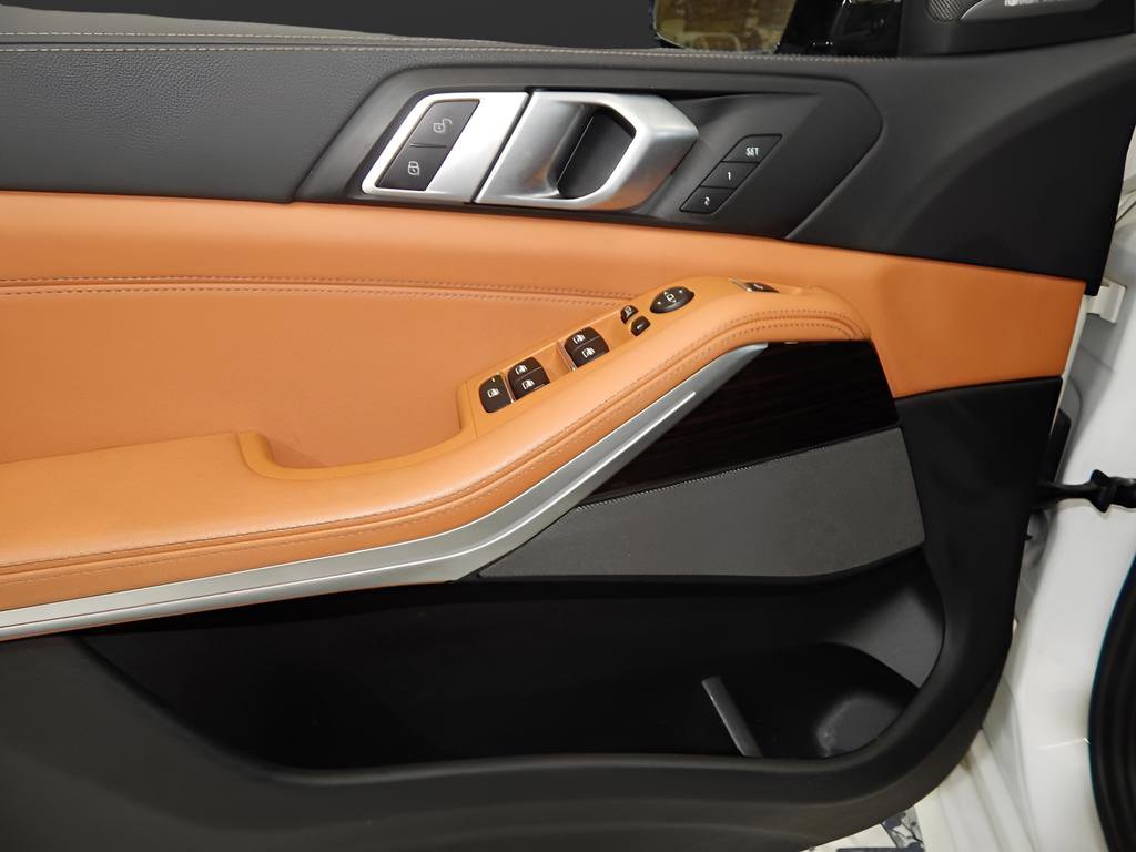 Used 2021 BMW X5 xDrive40i w/ M Sport Package image 13