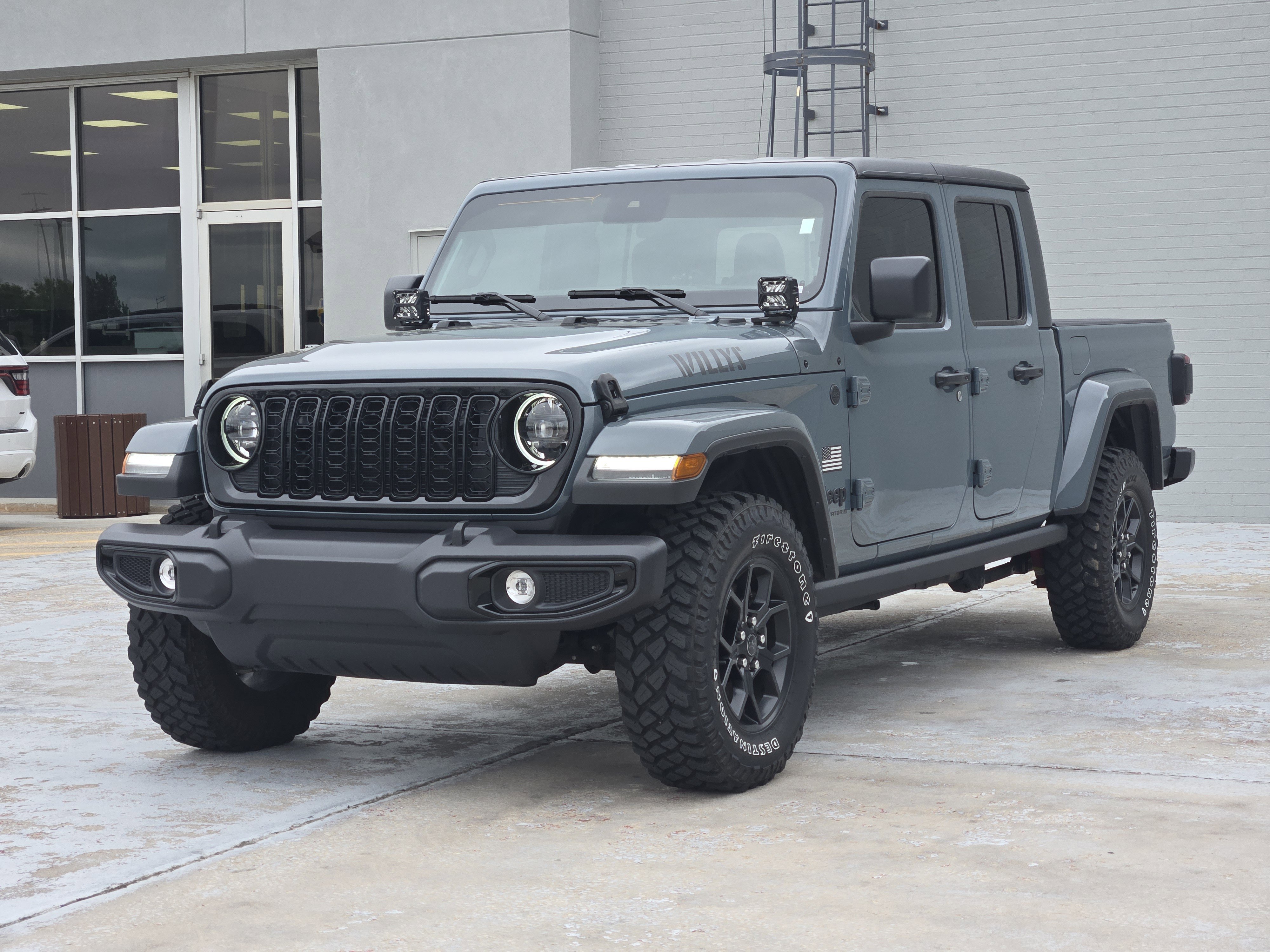 Used 2024 Jeep Gladiator Sport image 4