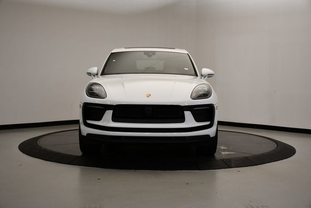 Certified 2026 Porsche Macan AWD/4WD image 10