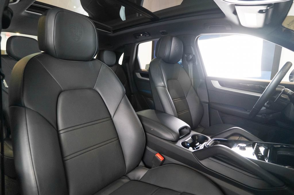 Certified 2025 Porsche Cayenne S image 19
