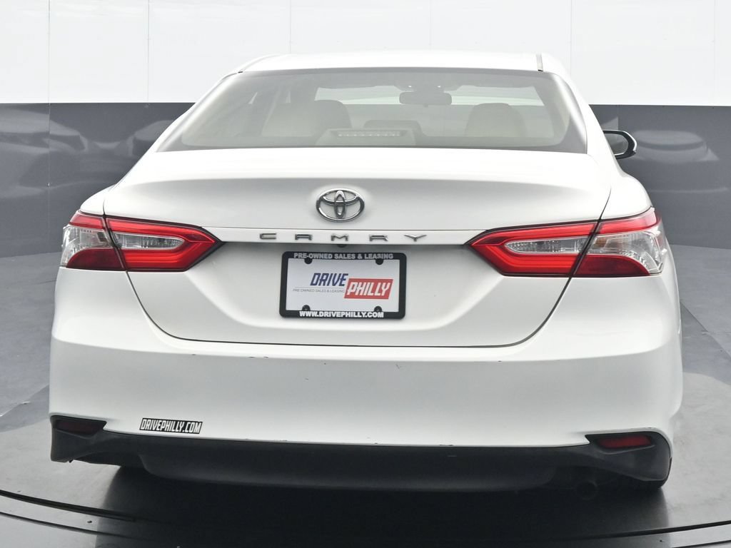 Used 2018 Toyota Camry LE FWD image 5
