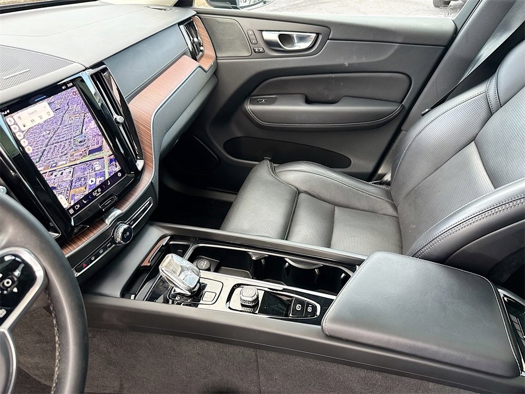 Used 2023 Volvo XC60 B6 Ultimate image 26