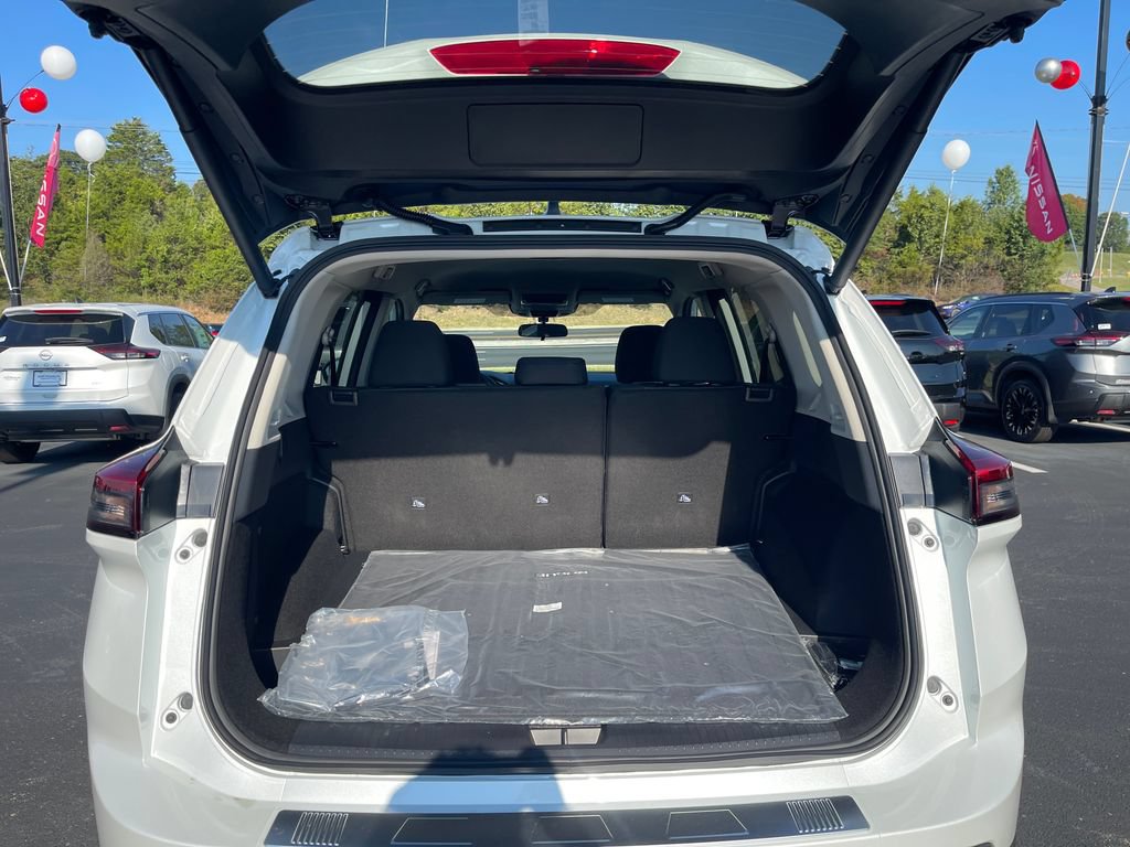 New 2026 Nissan Rogue SV w/ Cold Weather Package AWD/4WD image 9